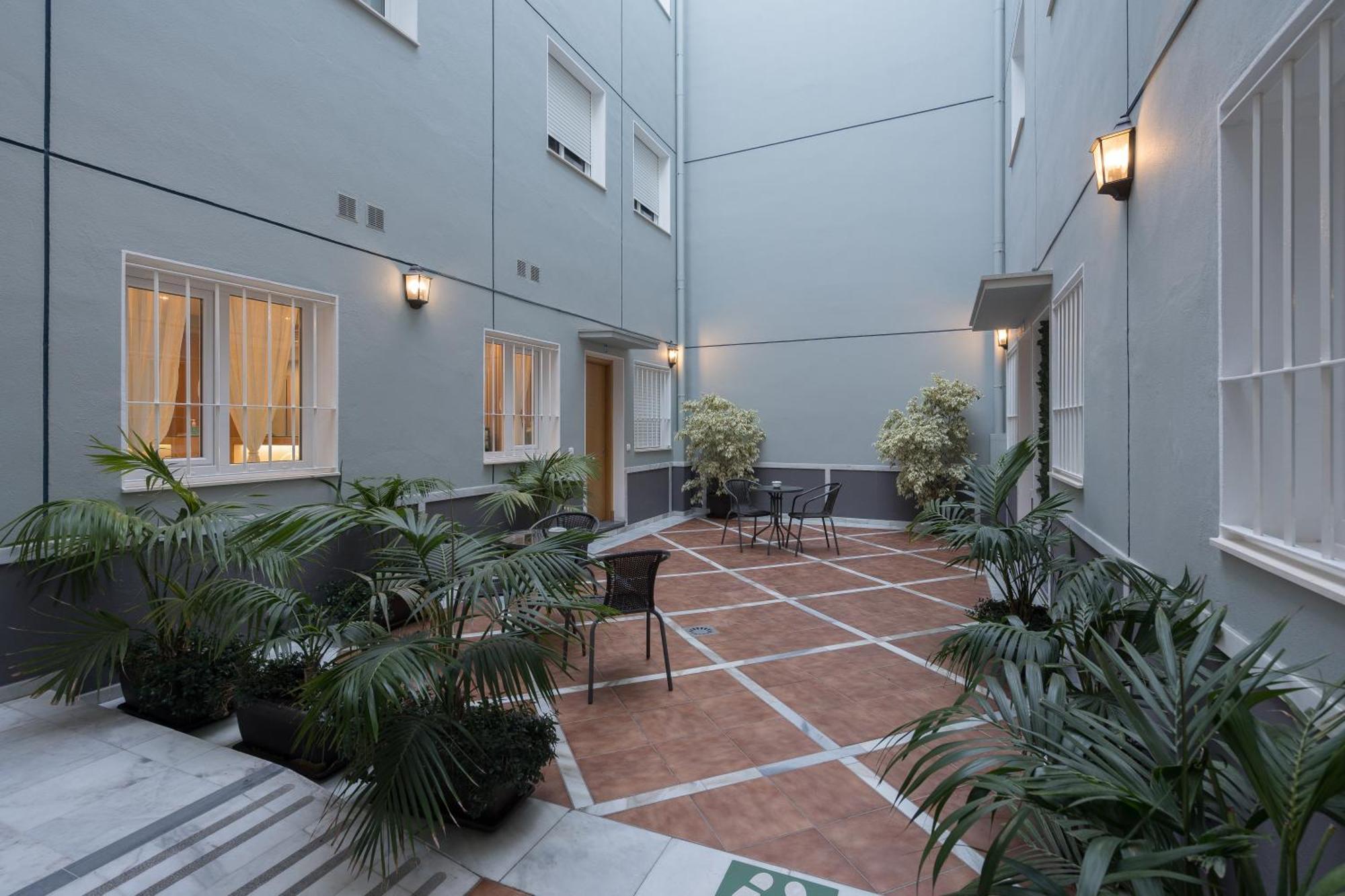 Apartahotel Plaza De La Luz Cádiz